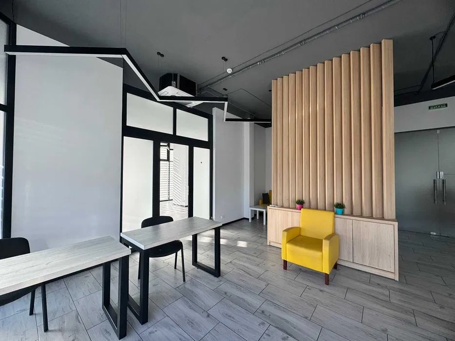 Exemplu de spațiu de birou - Zonă de lucru deschisă